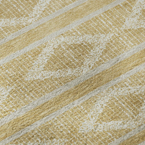 HomeRoots 8' Gold and Beige Geometric Round Rug - Washable, UV Protected, Perfect for High-Traffic Areas! 680774