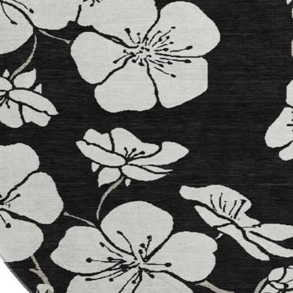 HomeRoots 8' Black and Ivory Floral Round Rug - Durable, Washable with UV Protection for Stylish Living Spaces 681014