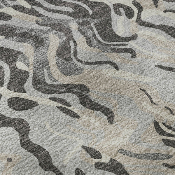 HomeRoots 8' Gray Silver And Ivory Abstract Round Rug - Washable, Durable, UV Protected for High-Traffic Homes 681446