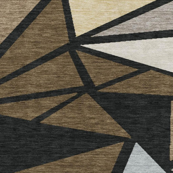 HomeRoots 8' Stylish Brown, Black & Ivory Geometric Round Rug - Washable, UV Protected, Perfect for Busy Homes 681512