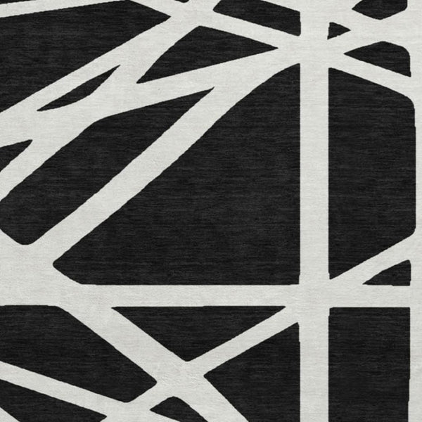 HomeRoots 8' Black & Ivory Geometric Washable Round Rug - Durable, UV-Protected, Ideal for Homes with Kids & Pets 681572