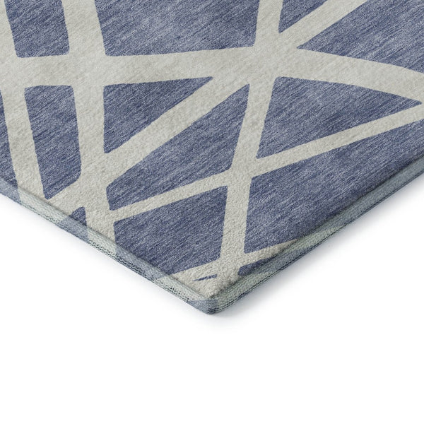 HomeRoots 8' Denim Blue Geometric Round Rug - Washable, UV Protected, and Perfect for High-Traffic Areas! 681590