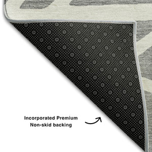 HomeRoots 8' Gray and Ivory Geometric Round Rug - Washable, UV Protected, Stain Resistant for High Traffic Areas 681608