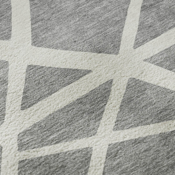 HomeRoots 8' Gray and Ivory Geometric Round Rug - Washable, UV Protected, Stain Resistant for High Traffic Areas 681608