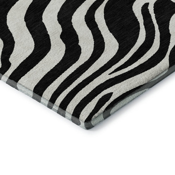 HomeRoots 8' Black And Ivory Animal Print Round Rug – Washable, UV-Protected, Stylish & Pet-Friendly Design! 681740