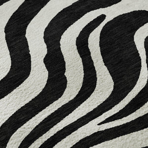 HomeRoots 8' Black And Ivory Animal Print Round Rug – Washable, UV-Protected, Stylish & Pet-Friendly Design! 681740