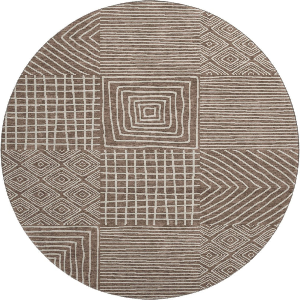 HomeRoots 8' Brown and Beige Geometric Washable Round Rug - Durable, Stain-Resistant, UV-Protected Comfort 681878