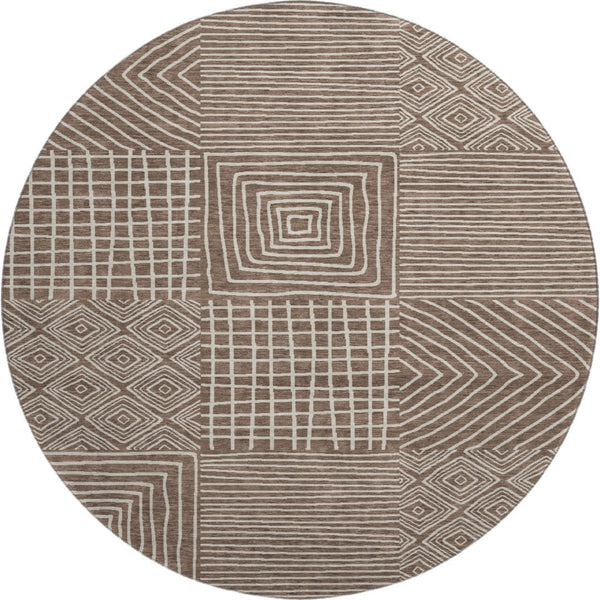 HomeRoots 8' Brown and Beige Geometric Washable Round Rug - Durable, Stain-Resistant, UV-Protected Comfort 681878