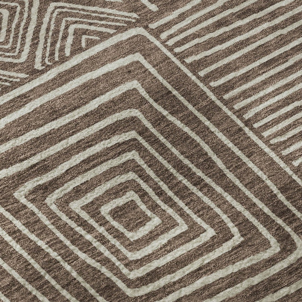 HomeRoots 8' Brown and Beige Geometric Washable Round Rug - Durable, Stain-Resistant, UV-Protected Comfort 681878