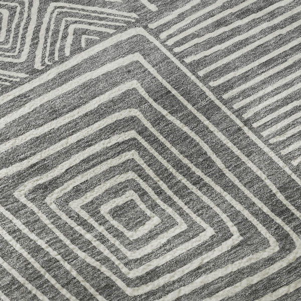 HomeRoots 8' Charcoal and Ivory Geometric Washable Round Rug – Durable, Stylish, and UV-Protected for Every Space! 681884