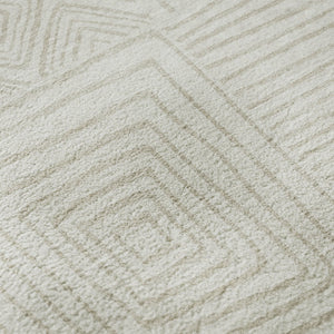 HomeRoots 8' Ivory and Beige Geometric Round Rug - Washable, UV Protected, Stain Resistant for Busy Homes 681896