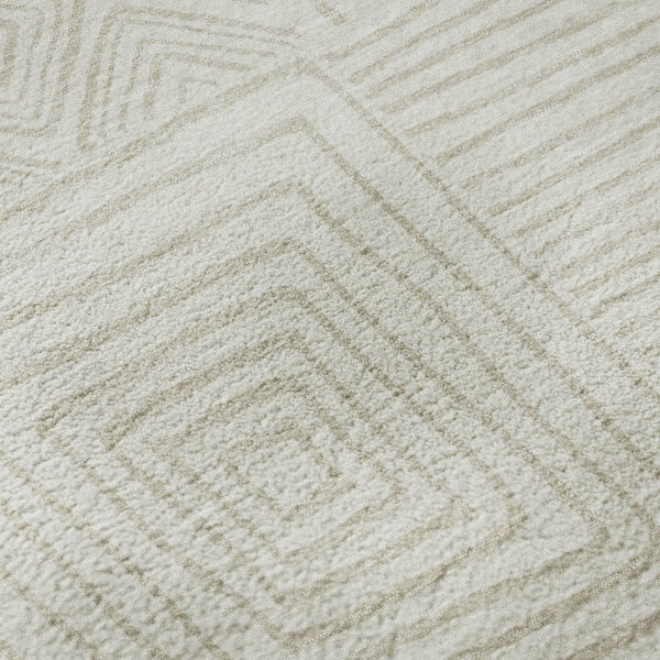 HomeRoots 8' Ivory and Beige Geometric Round Rug - Washable, UV Protected, Stain Resistant for Busy Homes 681896