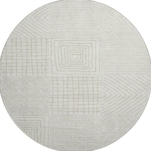 HomeRoots 8' Ivory and Beige Geometric Round Rug - Washable, UV Protected, Stain Resistant for Busy Homes 681896