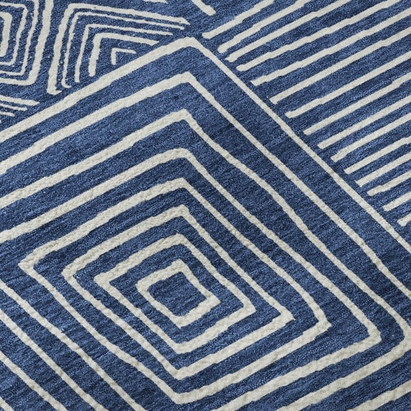 HomeRoots 8' Navy Blue Round Area Rug with Geometric Design - Washable, UV Protected & Perfect for High Traffic Areas 681908