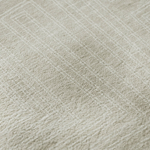HomeRoots 8' Beige and Ivory Geometric Round Rug - Washable, UV-Protected, Stain-Resistant for Indoor & Outdoor Use 681944