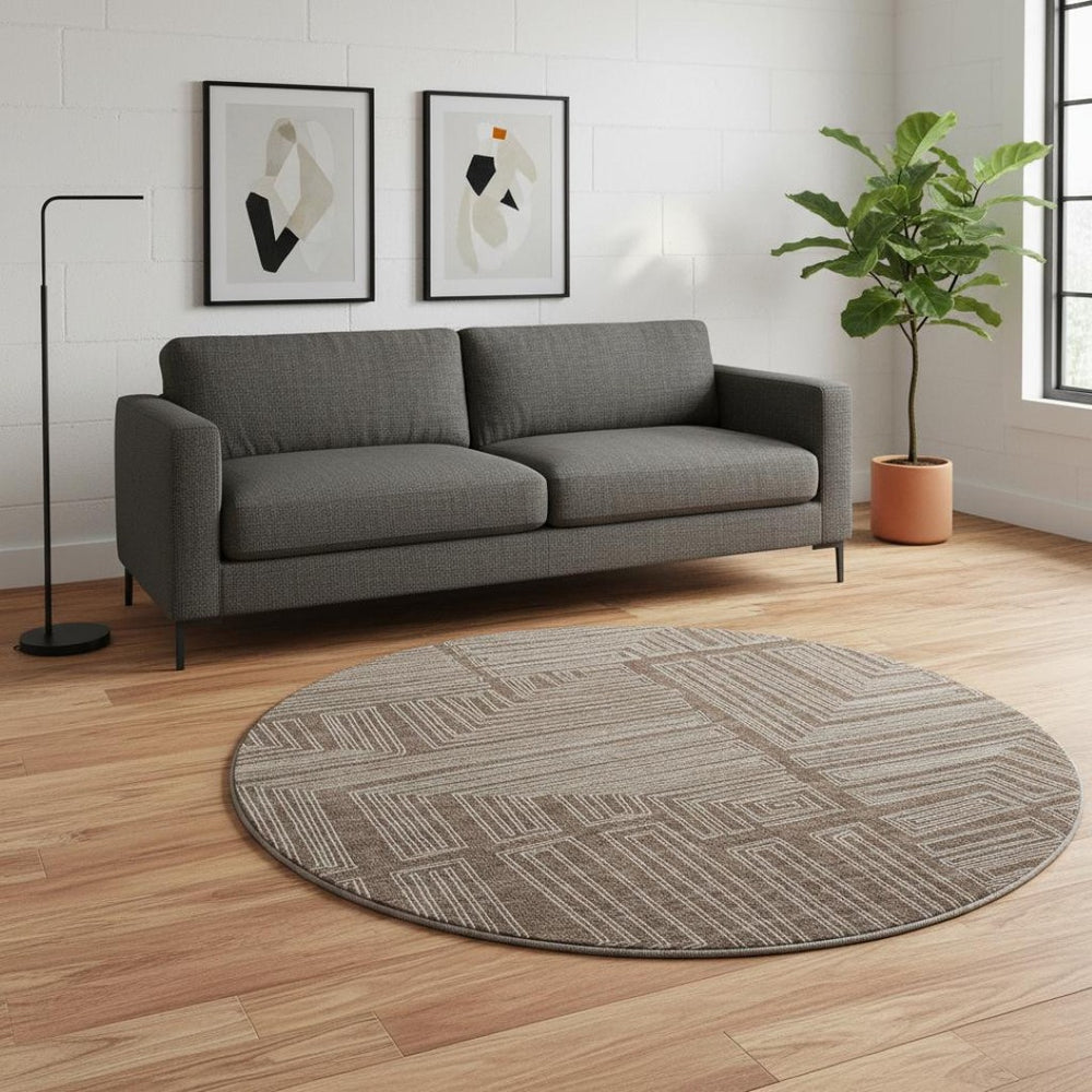 HomeRoots 8' Brown and Beige Geometric Round Rug - Washable, UV Protected, Perfect for Homes with Kids & Pets 681956