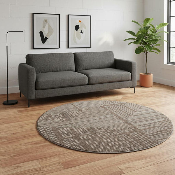 HomeRoots 8' Brown and Beige Geometric Round Rug - Washable, UV Protected, Perfect for Homes with Kids & Pets 681956
