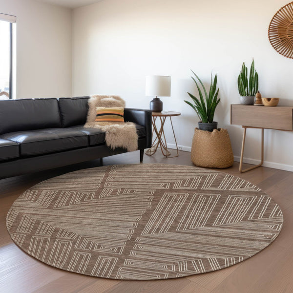 HomeRoots 8' Brown and Beige Geometric Round Rug - Washable, UV Protected, Perfect for Homes with Kids & Pets 681956