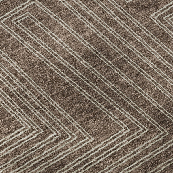 HomeRoots 8' Brown and Beige Geometric Round Rug - Washable, UV Protected, Perfect for Homes with Kids & Pets 681956