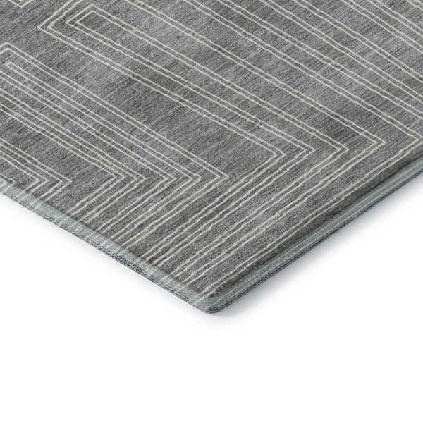 HomeRoots 8' Gray and Ivory Geometric Round Rug - Washable, UV-Protected, Stain-Resistant for High Traffic Areas 681980