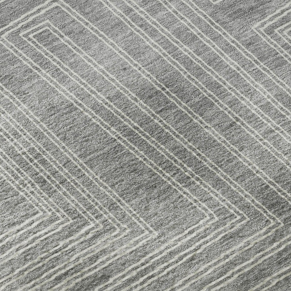 HomeRoots 8' Gray and Ivory Geometric Round Rug - Washable, UV-Protected, Stain-Resistant for High Traffic Areas 681980