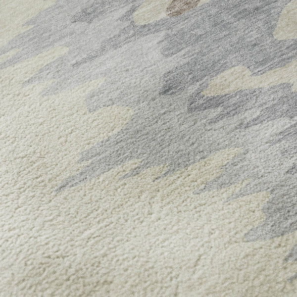 HomeRoots 8' Beige Silver and Gray Modern Abstract Washable Round Rug with UV Protection for High-Traffic Areas 682322