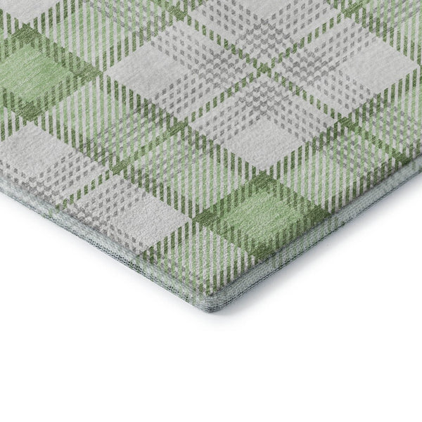 HomeRoots 8' Mint Green, Ivory & Gray Plaid Washable Round Rug - Durable, UV-Protected, Easy Care for Any Space 682490