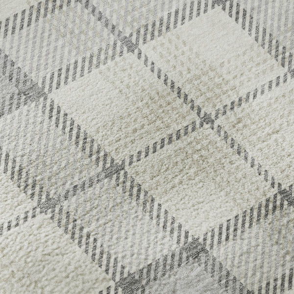 HomeRoots 8' Silver Ivory and Gray Plaid Washable Round Rug - UV Protected, Durable, Stylish, Easy Care Solution 682520