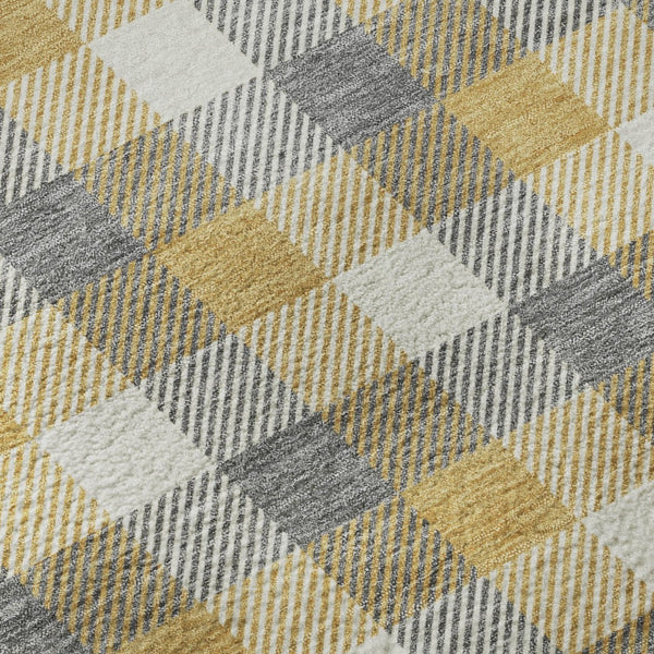 HomeRoots 8' Gray Ivory and Gold Plaid Washable Round Rug - Durable, UV-Protected, Ideal for High-Traffic Areas 682550