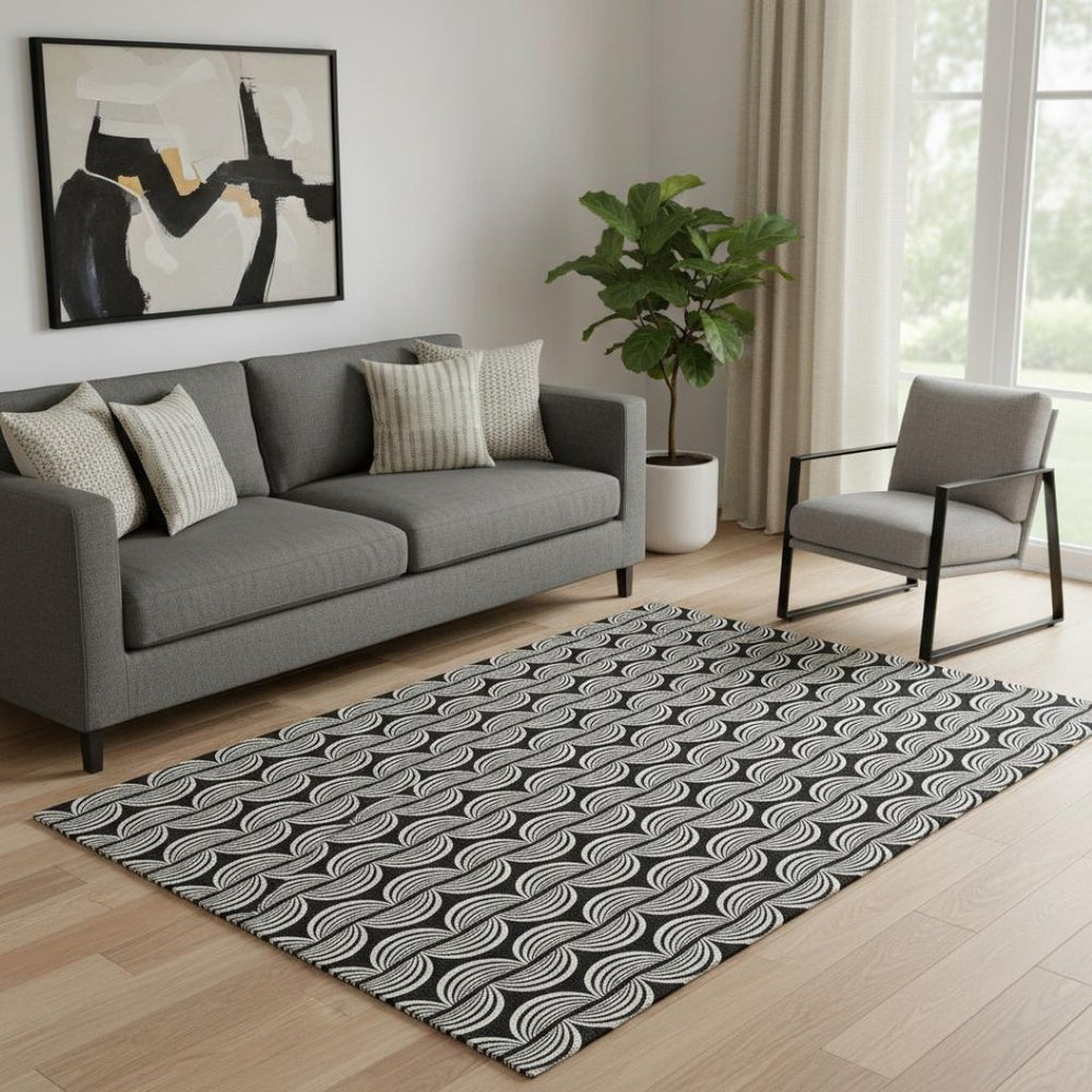 HomeRoots 5' X 8' Black And Ivory Ogee Area Rug - Stylish, Washable, UV-Protected for High Traffic Homes 682681