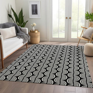 HomeRoots 5' X 8' Black And Ivory Ogee Area Rug - Stylish, Washable, UV-Protected for High Traffic Homes 682681