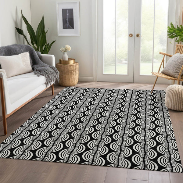 HomeRoots 5' X 8' Black And Ivory Ogee Area Rug - Stylish, Washable, UV-Protected for High Traffic Homes 682681