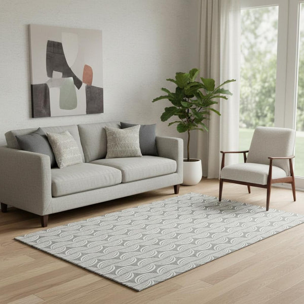 HomeRoots 5' X 8' Gray And Ivory Ogee Area Rug - Washable, UV Protected, Soft & Stain Resistant for High Traffic Spaces 682723