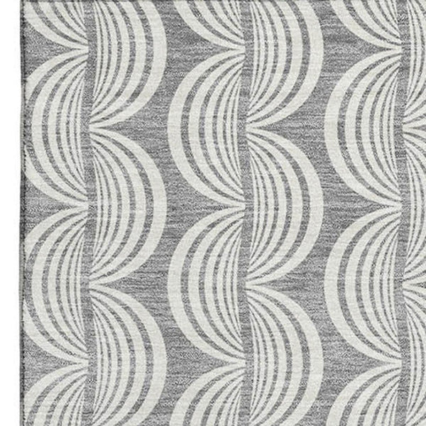 HomeRoots 5' X 8' Gray And Ivory Ogee Area Rug - Washable, UV Protected, Soft & Stain Resistant for High Traffic Spaces 682723