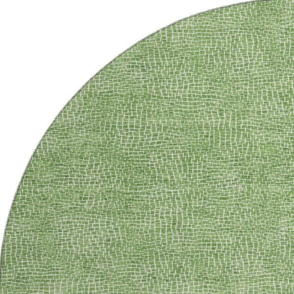 HomeRoots 8' Green and Ivory Geometric Washable Round Rug - Durable, UV-Protected, Family-Friendly Design! 682850
