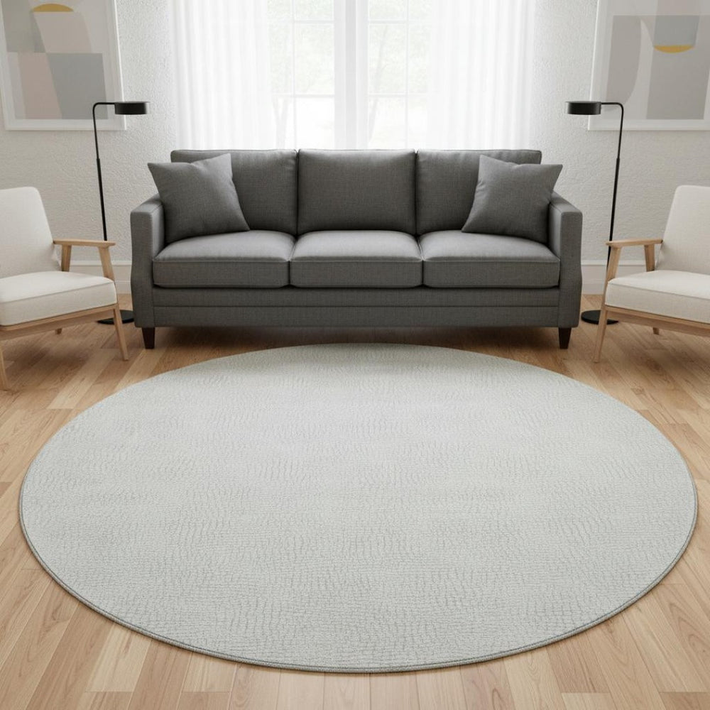 HomeRoots 8' Silver and Ivory Geometric Round Rug – Washable, UV Resistant, Perfect for High-Traffic Areas! 682934
