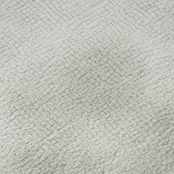 HomeRoots 8' Silver and Ivory Geometric Round Rug – Washable, UV Resistant, Perfect for High-Traffic Areas! 682934