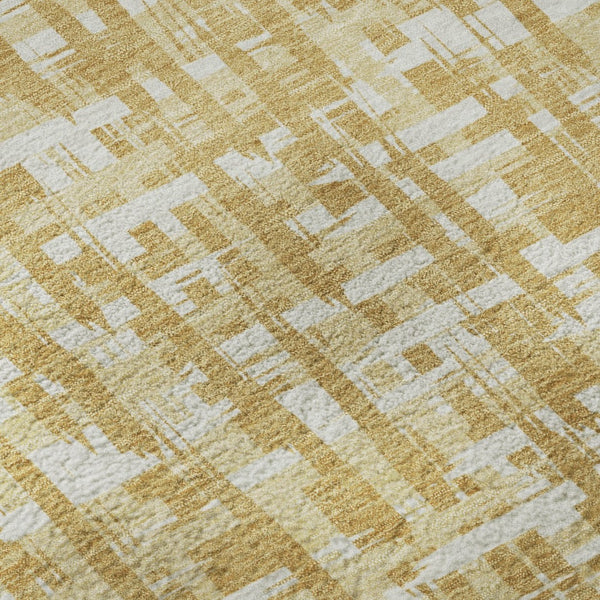 HomeRoots 8' Gold Ivory and Wheat Abstract Round Rug - Washable, UV-Protected, Stain-Resistant & Durable Design 682982