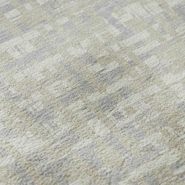 HomeRoots 8' Beige Ivory and Silver Abstract Round Rug - Washable, UV Protected, Perfect for High-Traffic Areas 683024