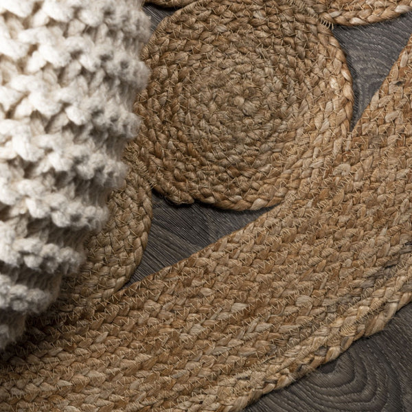 HomeRoots 5' Natural Jute Round Rug - Durable, Textured Design for Modern Spaces, Ideal for Living Rooms & More 683447