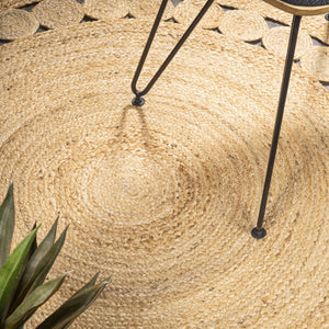 HomeRoots 5' Natural Jute Round Rug - Cozy, Durable, and Stylish Accent for Modern and Farmhouse Interiors 683456