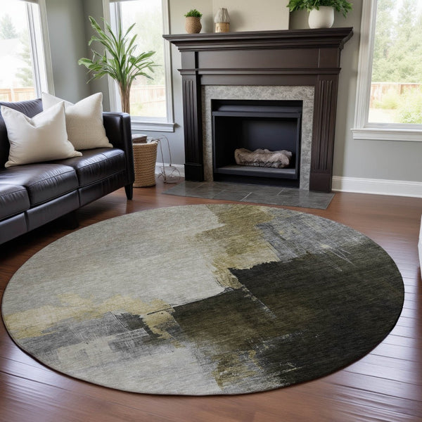 HomeRoots 8' Khaki and Beige Abstract Washable Round Rug – Durable, UV-Protected, Perfect for Any Space! 683593