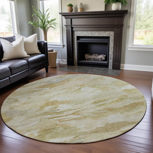 HomeRoots 8' Beige and Ivory Abstract Round Rug - Washable, UV Protected, Ideal for Family Rooms & Patios 683677