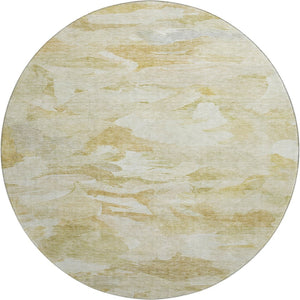 HomeRoots 8' Beige and Ivory Abstract Round Rug - Washable, UV Protected, Ideal for Family Rooms & Patios 683677