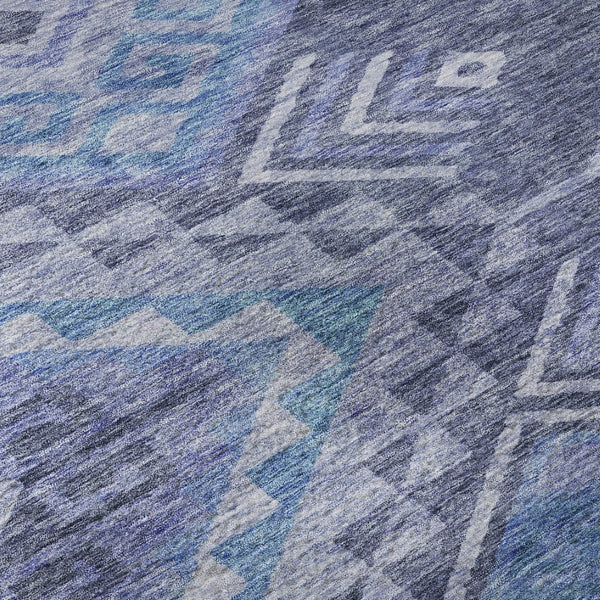 HomeRoots 8' Navy Blue and Silver Geometric Round Rug - Washable, UV-Protected, Modern Style for Any Space 684109