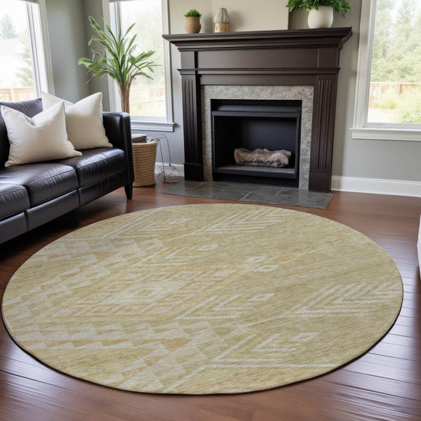 HomeRoots 8' Tan and Beige Geometric Washable Round Rug with UV Protection for High-Traffic Living Spaces 684121