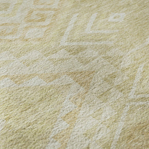 HomeRoots 8' Tan and Beige Geometric Washable Round Rug with UV Protection for High-Traffic Living Spaces 684121