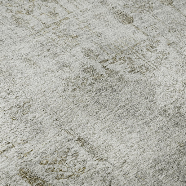 HomeRoots 8' Elegant Floral Washable Round Rug in Silver, Ivory & Beige - UV Protected for High-Traffic Areas 684133