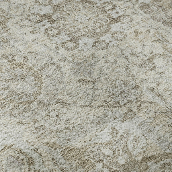 HomeRoots 8' Ivory and Gray Damask Washable Round Rug - Durable, Stain Resistant, UV Protected for Every Space! 684319