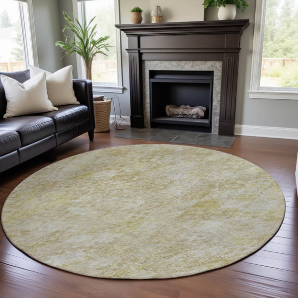 HomeRoots 8' Wheat and Beige Abstract Geometric Round Rug - Washable, UV Protected, Ideal for All Spaces! 684561